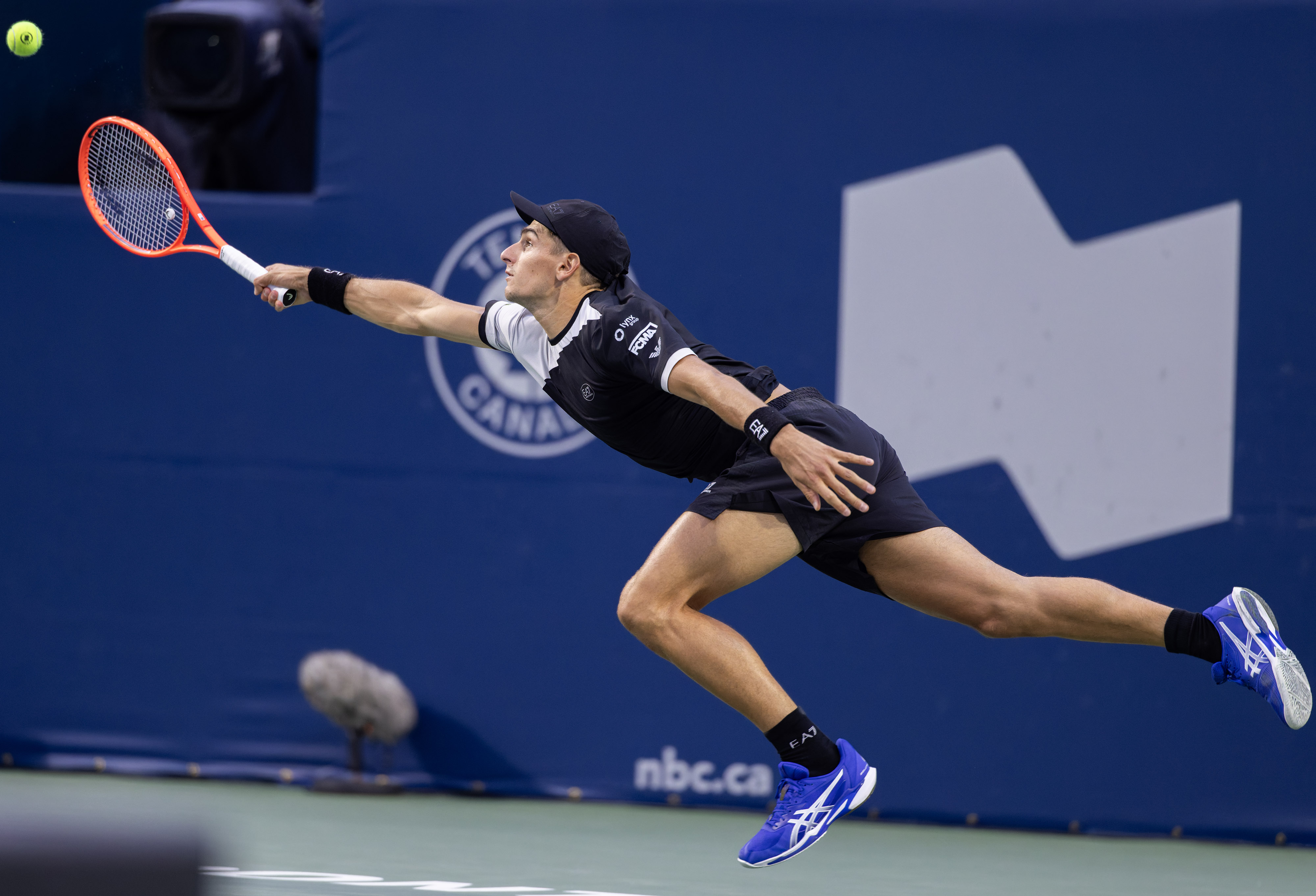 开云体育app-美国网球队翻盘西班牙网球队，兹维列夫制霸全场