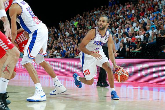 波兰队保持不败战绩，晋级欧锦赛强