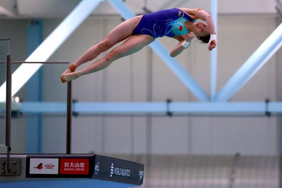 金牌争夺！跳水项目决赛秀出高难度动作