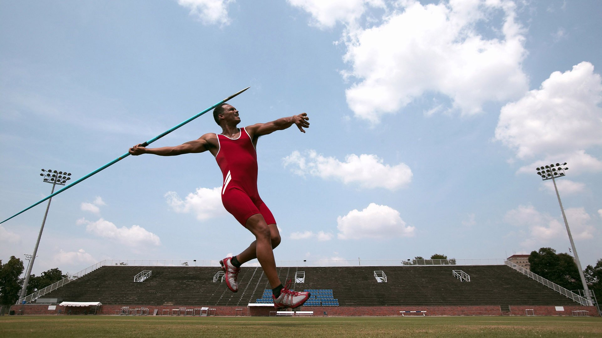 拜仁封锁卡卡塔尔，拉亚成关键先生，一场战术博弈与个人英雄主义的交响