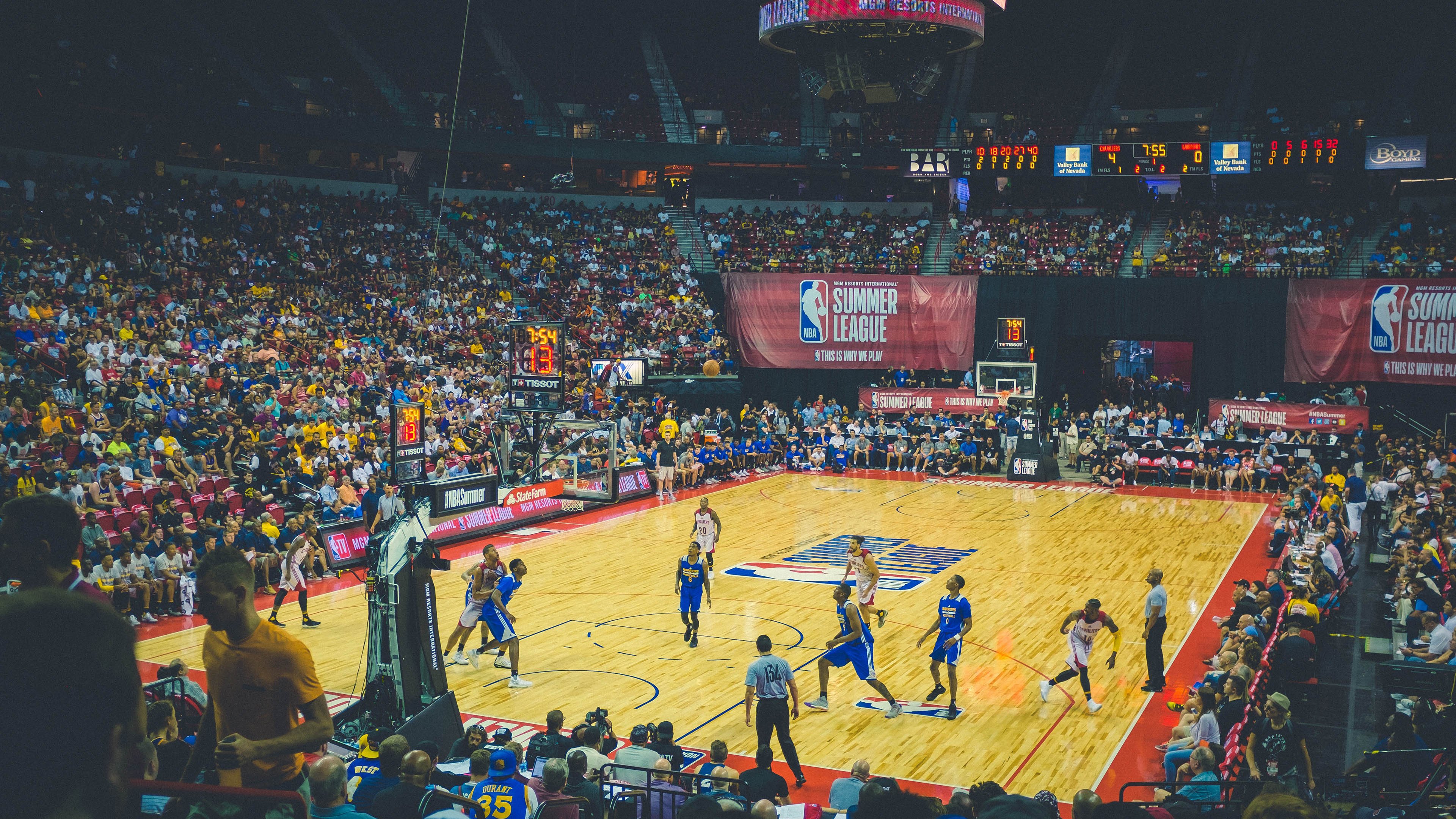 开云体育app-跨界传奇，当独行侠决胜硬仗，浓眉在英超赛场接管冠军之争